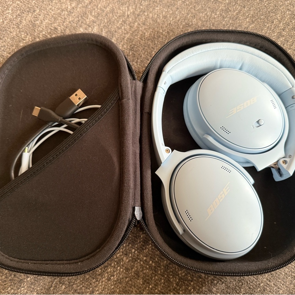 Bose Quiet Comfort Moonstone Blue Wireless Headphones with Case
